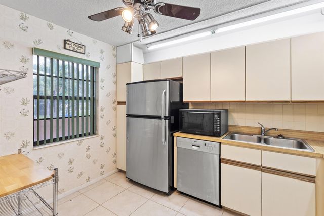 150 Lake Nancy Lane 223, West Palm Beach, FL 33411