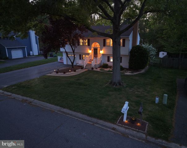 121 N HUNTER FORGE RD, Newark, DE 19713