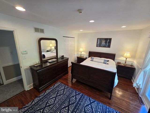 121 N HUNTER FORGE RD, Newark, DE 19713