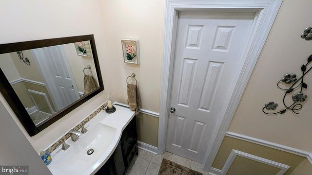121 N HUNTER FORGE RD, Newark, DE 19713