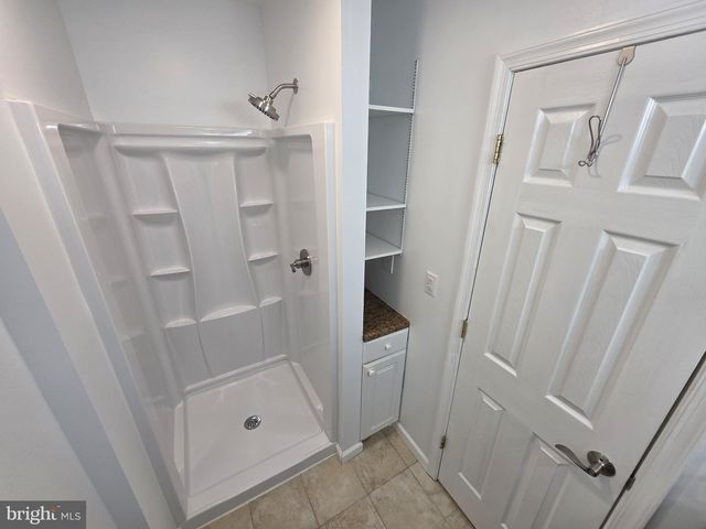 121 N HUNTER FORGE RD, Newark, DE 19713