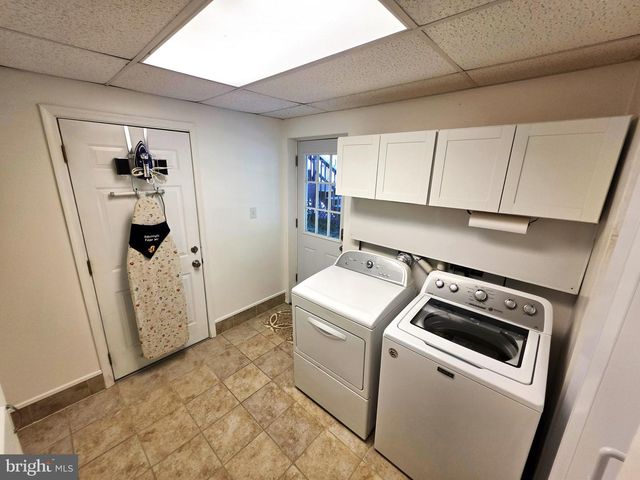 121 N HUNTER FORGE RD, Newark, DE 19713