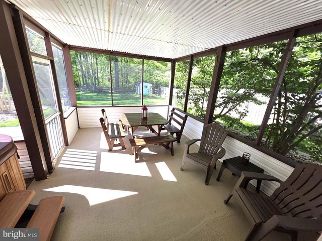 121 N HUNTER FORGE RD, Newark, DE 19713
