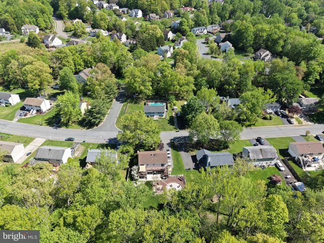 121 N HUNTER FORGE RD, Newark, DE 19713