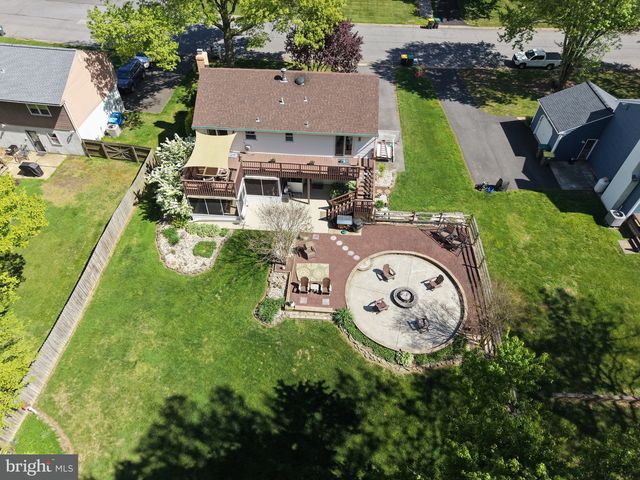 121 N HUNTER FORGE RD, Newark, DE 19713