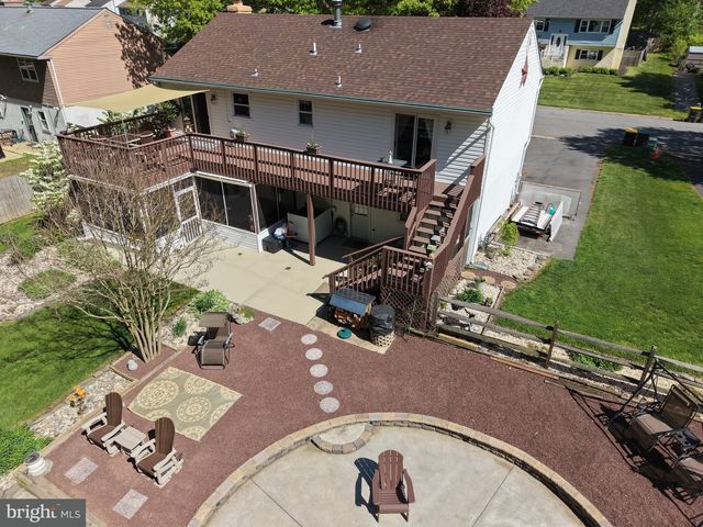 121 N HUNTER FORGE RD, Newark, DE 19713