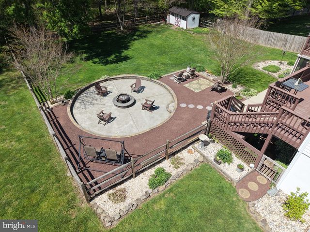 121 N HUNTER FORGE RD, Newark, DE 19713