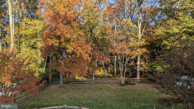 121 N HUNTER FORGE RD, Newark, DE 19713