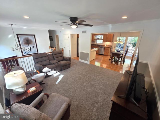 121 N HUNTER FORGE RD, Newark, DE 19713