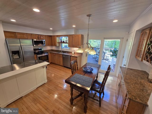 121 N HUNTER FORGE RD, Newark, DE 19713
