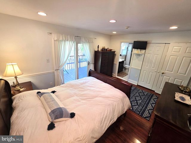 121 N HUNTER FORGE RD, Newark, DE 19713