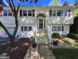 121 N HUNTER FORGE RD, Newark, DE 19713