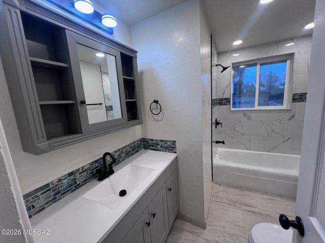 6808 E Koralee Street, Tucson, AZ 85710