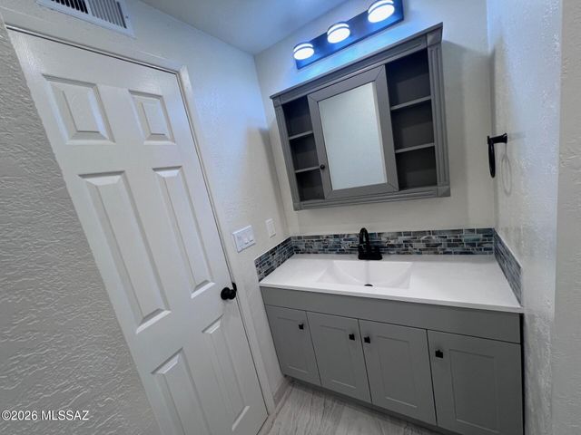 6808 E Koralee Street, Tucson, AZ 85710