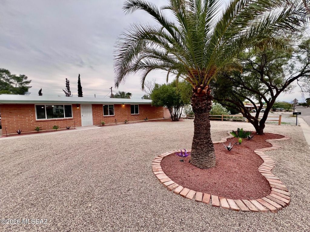 6808 E Koralee Street, Tucson, AZ 85710