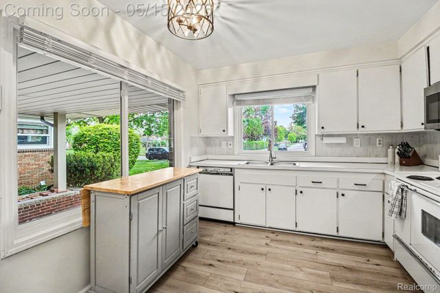 4402 Buckingham Road, Royal Oak, MI 48073