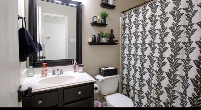 4715 Cavern Brook Court, Fresno, TX 77545