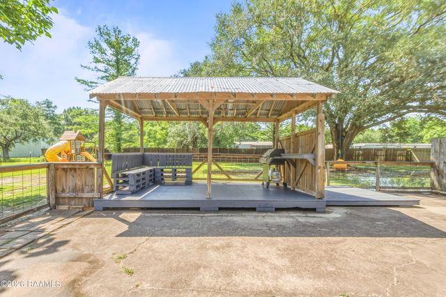 1030 Cecil Drive, Breaux Bridge, LA 70517