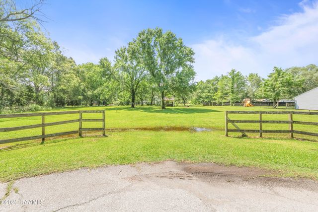 1030 Cecil Drive, Breaux Bridge, LA 70517