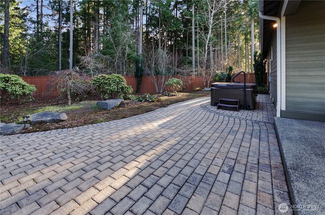 8520 Shaw Lane NE, Lacey, WA 98516