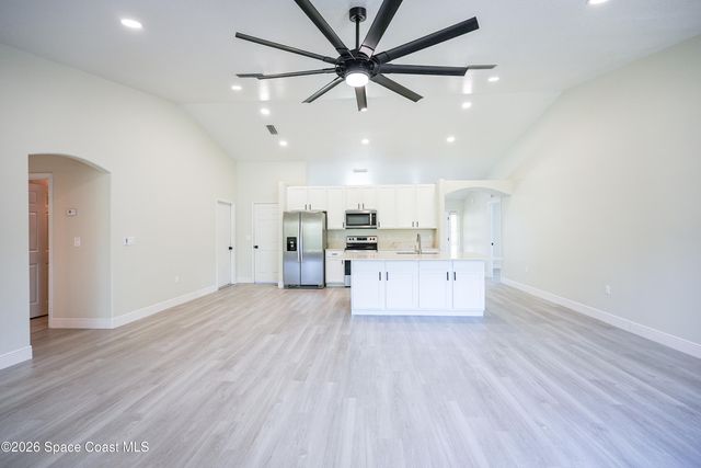 550 Brickell Street SE, Palm Bay, FL 32909