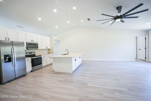 550 Brickell Street SE, Palm Bay, FL 32909