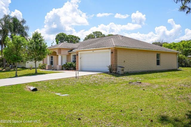 550 Brickell Street SE, Palm Bay, FL 32909