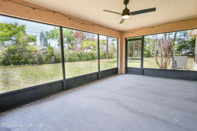 550 Brickell Street SE, Palm Bay, FL 32909