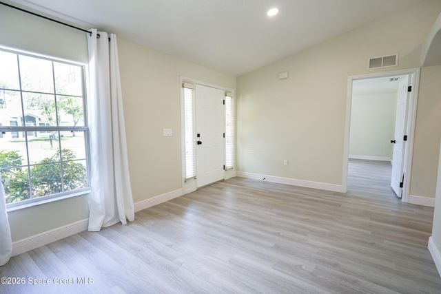 550 Brickell Street SE, Palm Bay, FL 32909