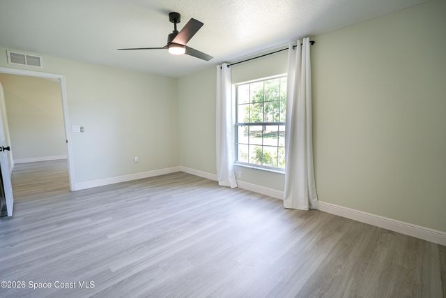 550 Brickell Street SE, Palm Bay, FL 32909