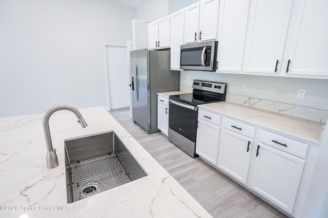 550 Brickell Street SE, Palm Bay, FL 32909