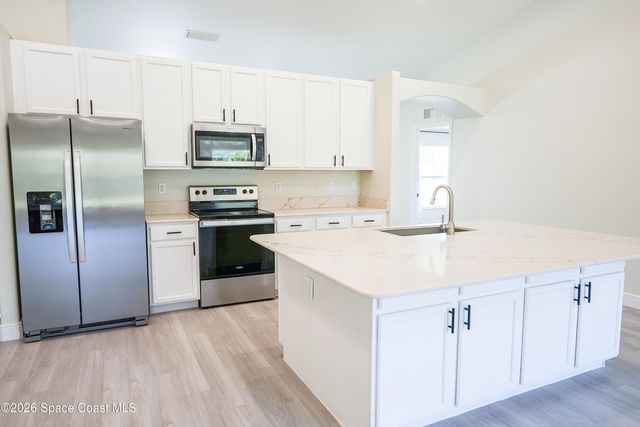 550 Brickell Street SE, Palm Bay, FL 32909