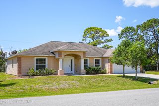 550 Brickell Street SE, Palm Bay, FL 32909