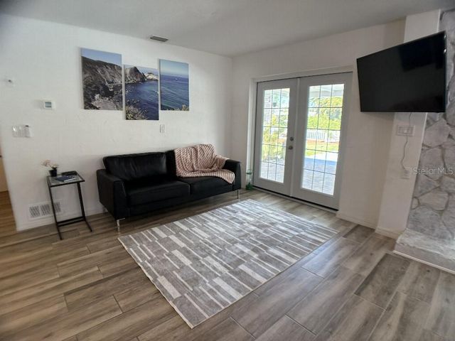 1549 DELAWARE AVENUE NE, St Petersburg, FL 33703