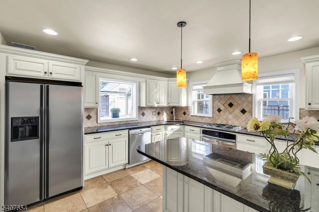 303 Ashland Rd, Middlesex Boro, NJ 08846