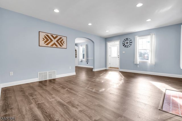 303 Ashland Rd, Middlesex Boro, NJ 08846