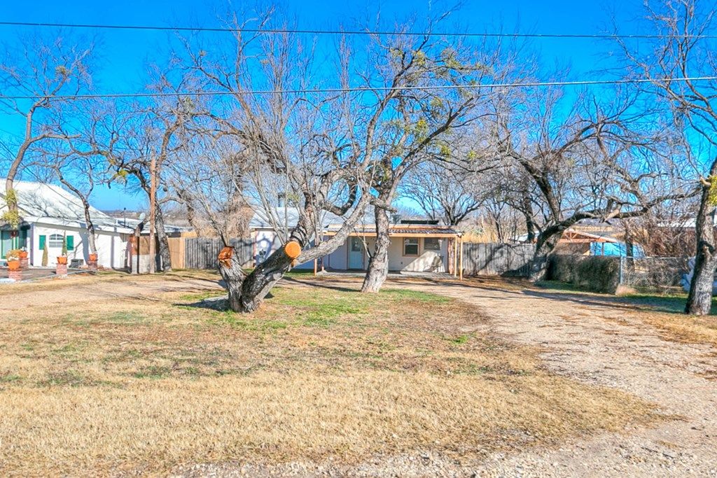 Image 12 of property listing at 2322 Fishermans Rd, San Angelo, TX 76904