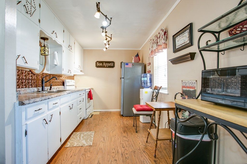 Image 13 of property listing at 2322 Fishermans Rd, San Angelo, TX 76904