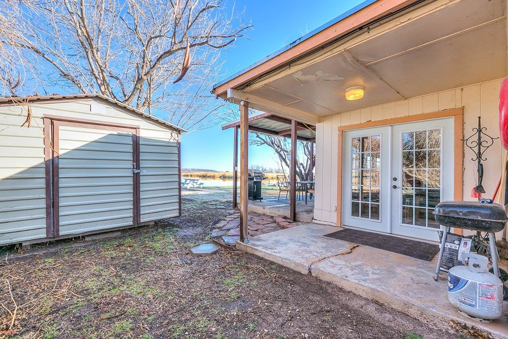 Image 5 of property listing at 2322 Fishermans Rd, San Angelo, TX 76904