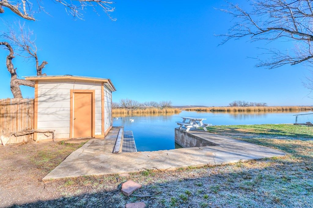 Image 8 of property listing at 2322 Fishermans Rd, San Angelo, TX 76904