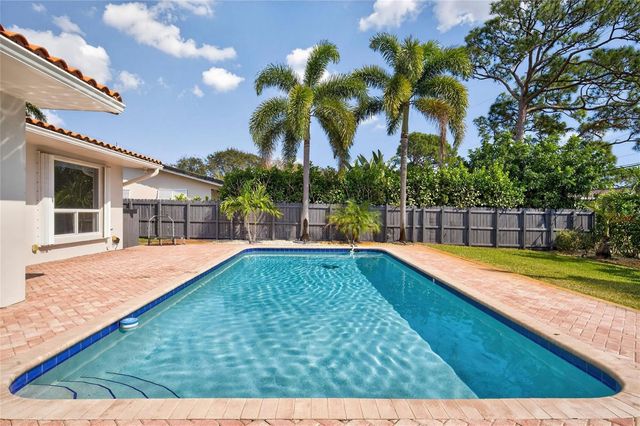1762 NE 38th Street, Oakland Park, FL 33334
