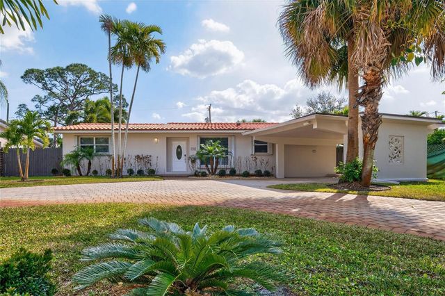 1762 NE 38th Street, Oakland Park, FL 33334