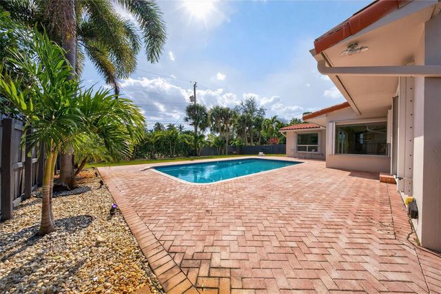1762 NE 38th Street, Oakland Park, FL 33334