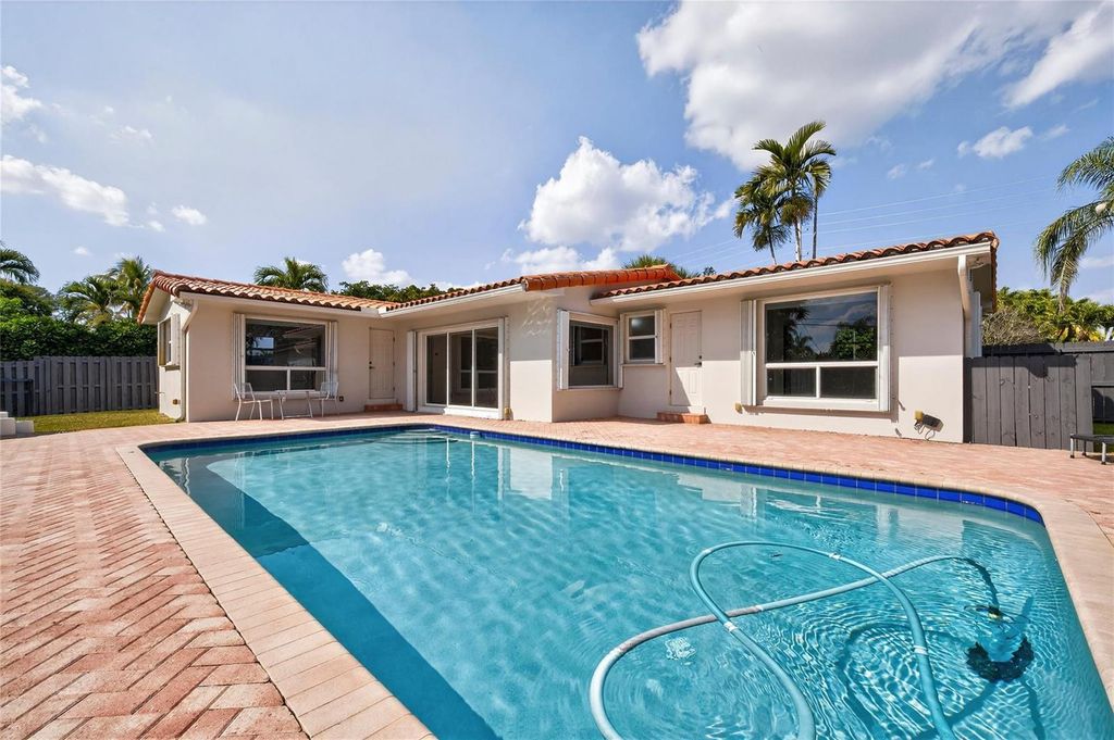 1762 NE 38th Street, Oakland Park, FL 33334