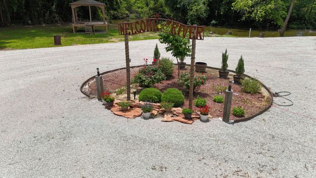 1434 S River Front Dr, Clifton, TN 38425