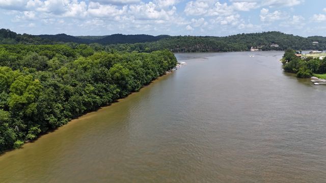 1434 S River Front Dr, Clifton, TN 38425