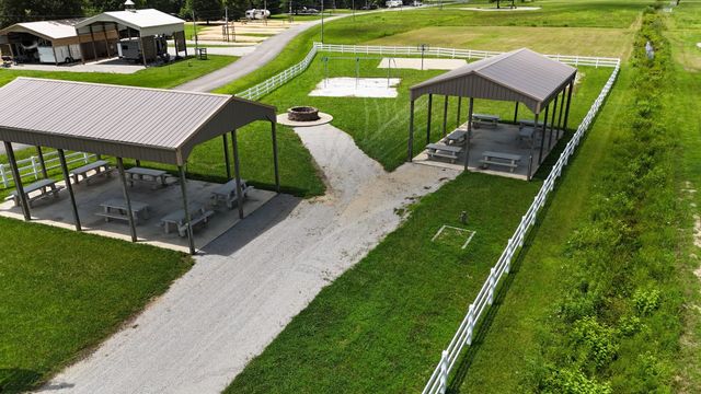 1434 S River Front Dr, Clifton, TN 38425