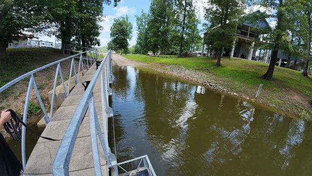 1434 S River Front Dr, Clifton, TN 38425