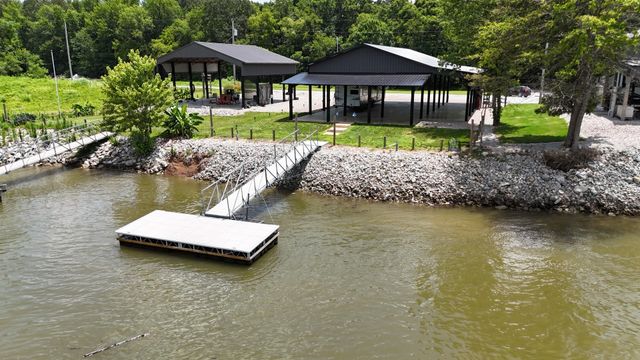 1434 S River Front Dr, Clifton, TN 38425