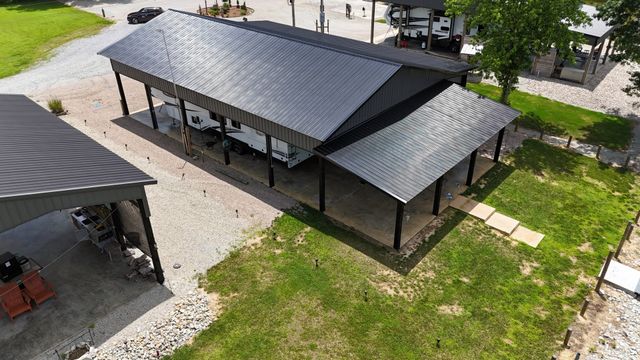 1434 S River Front Dr, Clifton, TN 38425